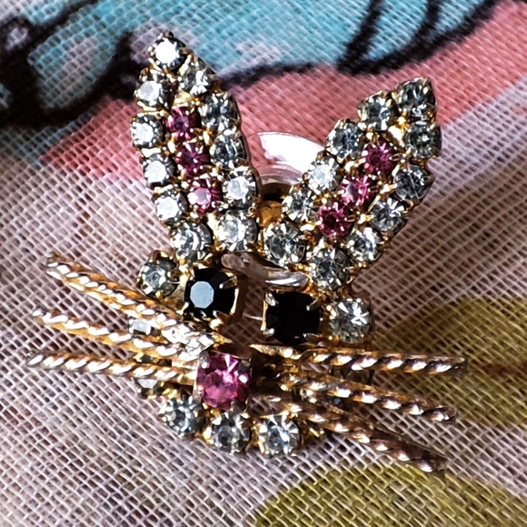 Easter Bunny Peter Rabbit Pierced Vintage Earrings Warner? Prong Set Unsigned - Picture 4 of 4